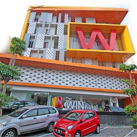 The Win Hotel Surabaya Dış mekan fotoğraf