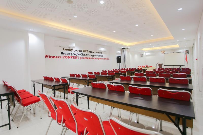 The Win Hotel Surabaya Dış mekan fotoğraf