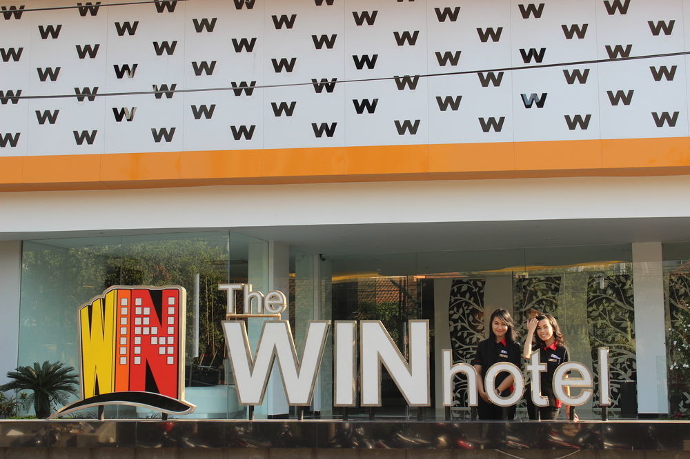 The Win Hotel Surabaya Dış mekan fotoğraf
