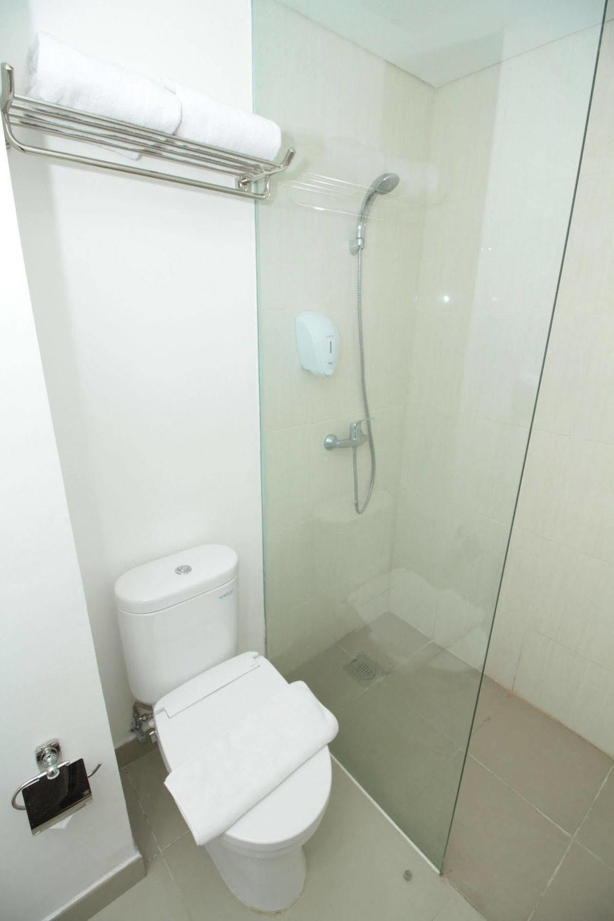 The Win Hotel Surabaya Dış mekan fotoğraf